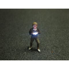 Fotograf mit LED Blitz Beleuchtung H0 - junge Frau
